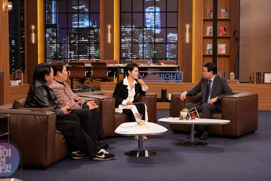 '52세 돌싱' 김주하, 전남편에 10억 떼줬다더니…"이혼한 게 죄는 아니잖아" ('데이앤나잇')