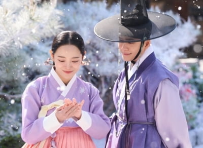 '1%대 시청률 꼴찌' MBC 구원투수인데…강태오♥김세정, 꿀 떨어지는 핑크빛 신혼 투샷 ('이강달')