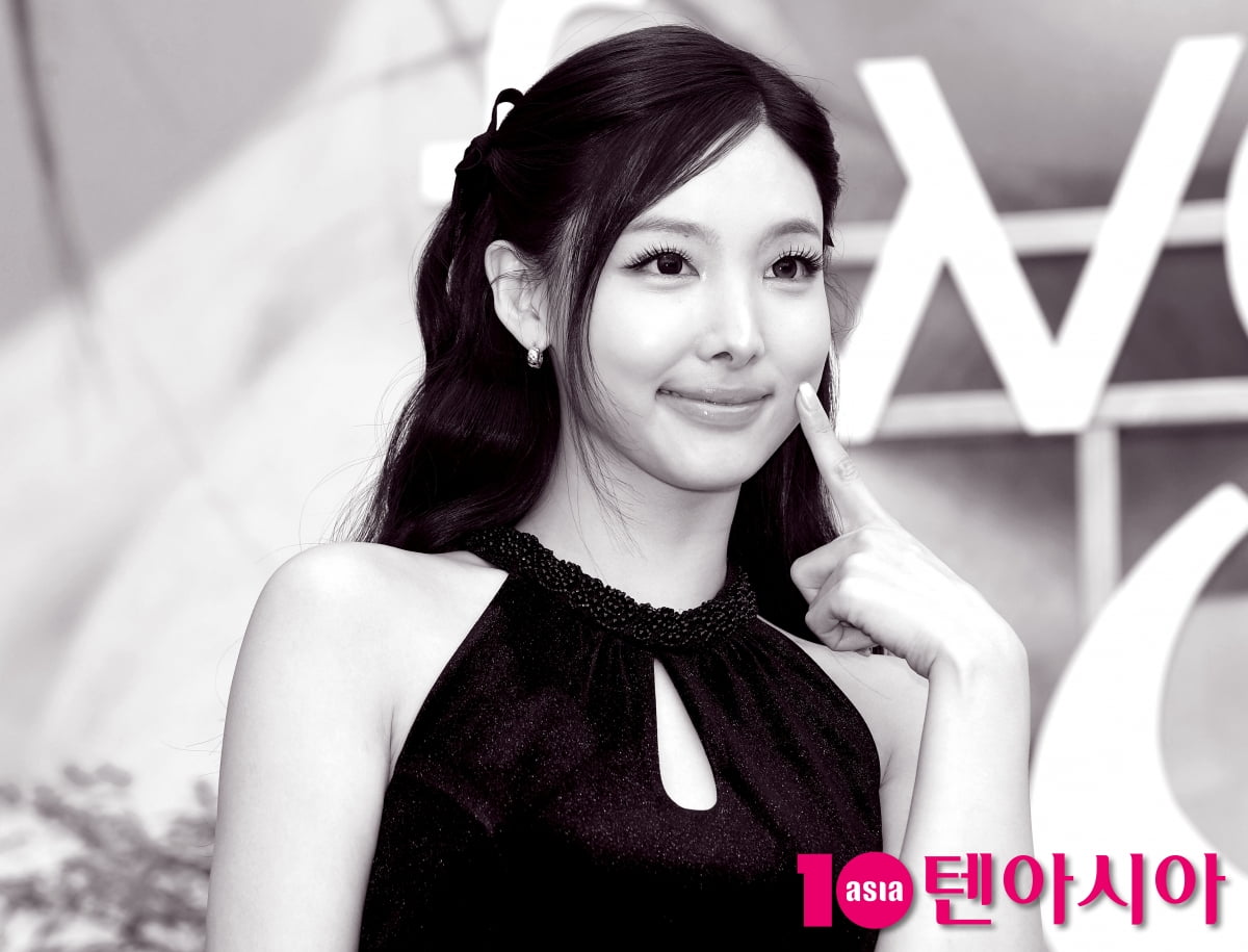 트와이스 나연, 청초함 가득한 핑크빛 매력[TEN포토+]