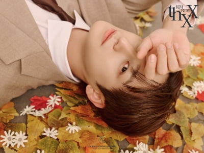 '36세' 김범, 드디어 깜짝 소식 알렸다…데뷔 20주년 앞두고 직접 기획한 시즌그리팅 출시