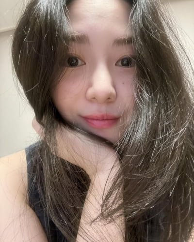 '잡지사 저격' 권민아, 밝은 근황 전했다…청초한 민낯 여신 자태