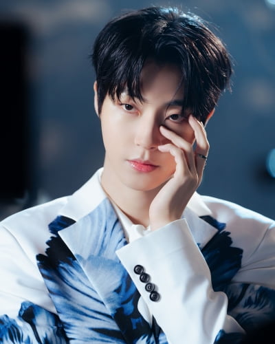 2200만 팔로워 보유 중인 모델 출신 남배우, ♥김유정과 묘한 눈빛 주고받으며 호흡 ('친애하는')