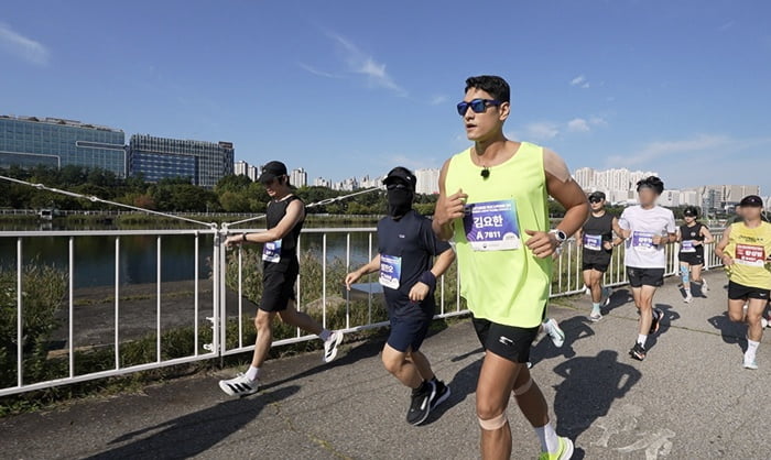 '강동원 닮은꼴' 키 2m 김요한, 지지 않을 자신 있다더니…"이래서 다친다는 구나"('뛰산2)