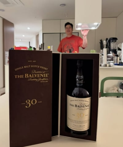 이장우♥조혜원, 신혼여행 대신 집에 최측근 초대…예복 벗자마자 '부엌행'