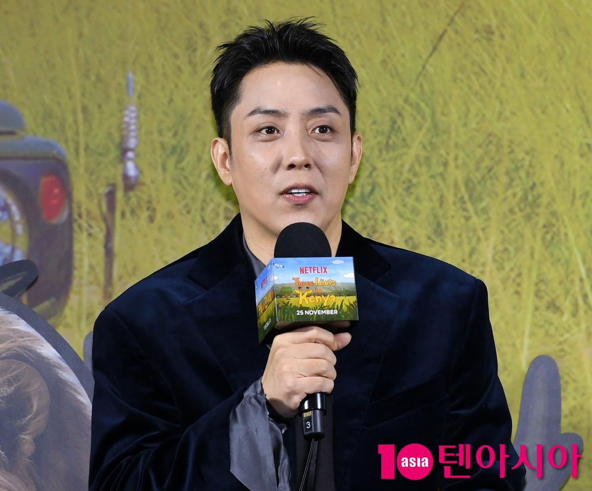 은지원, 케냐 길거리 음식에 푹 빠졌다[TEN포토]