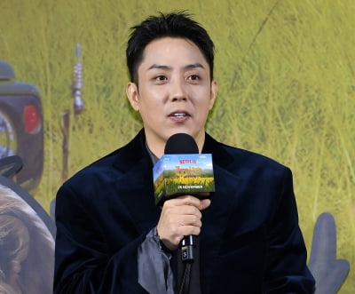 은지원, 케냐 길거리 음식에 푹 빠졌다[TEN포토]