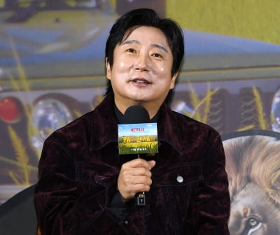 이수근, 케냐 대자연과 하나가 되었다[TEN포토]