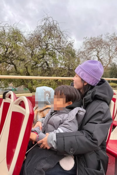 '선우은숙 며느리' 최선정, 1억원 기부하고 영국行…2층 버스타고 소탈한 가족 여행