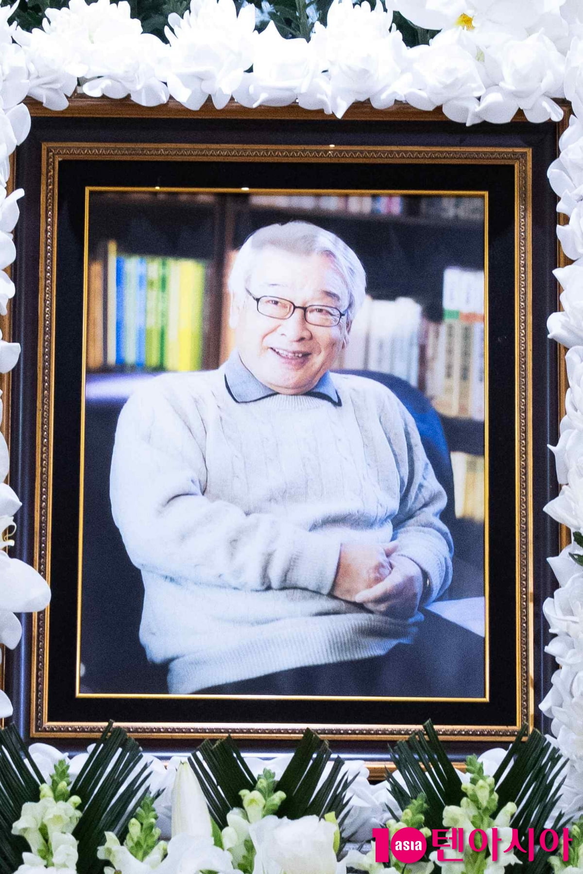 미소만 남기고 떠난 국민배우 故 이순재 별세[TEN포토+]