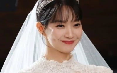 '김우빈과 ♥결혼' 신민아, 웨딩드레스 취향 밝혔다…"모던하고 심플한 게 좋아" ('하퍼스')[종합]