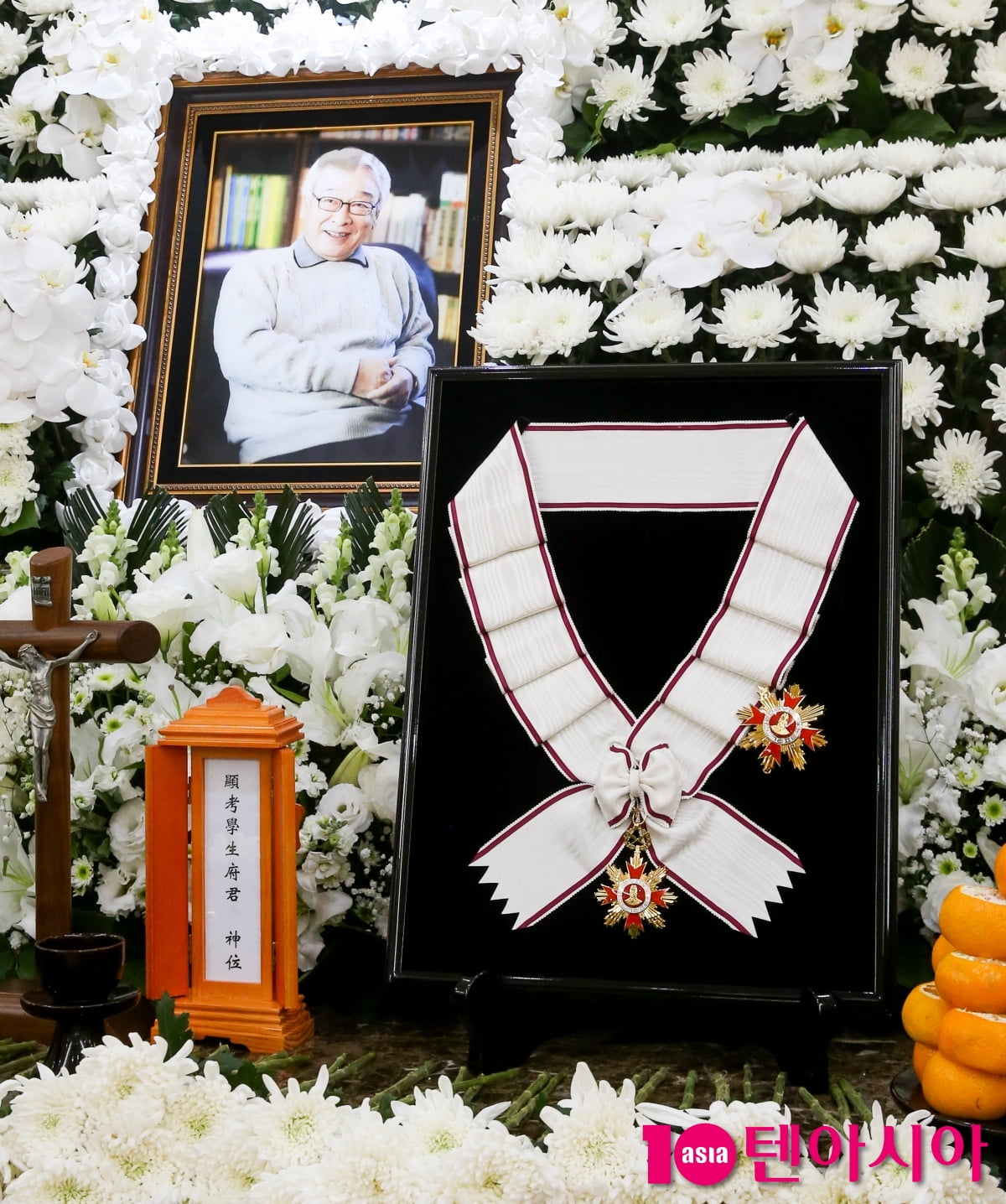 故이순재, 빛나는 금관문화훈장…윤여정·이정재 이후 배우 3번째