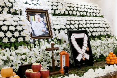 '영원한 현역 배우' 故이순재, 빈소에 놓인 금관문화훈장[TEN포토+]