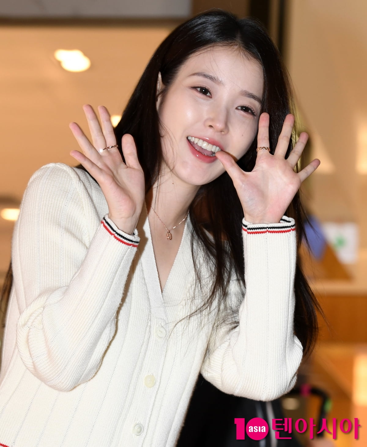 아이유, 달콤한 눈빛...매력으로 빈틈없는 미모 [TEN포토+]