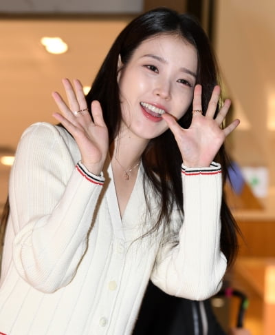 아이유, 달콤한 눈빛...매력으로 빈틈없는 미모 [TEN포토+]