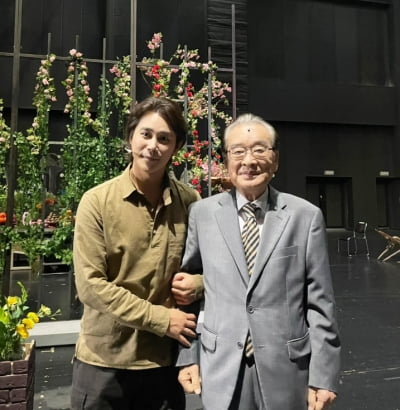 故이순재, 정태우와 인증샷 속 '경직된 몸' 눈길…"연기 넘어 삶 태도 배웠다"