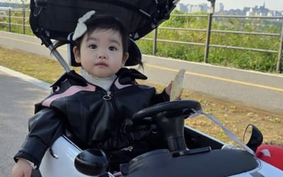 박수홍, 13개월 딸에 '외제차' 플렉스…"드디어 차 뽑았다"