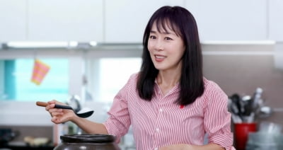 '49세' 문정희, 결혼 17년 차에 기쁜 소식 전했다…"많이 따지는 편" 편셰프 합류 ('편스토랑')