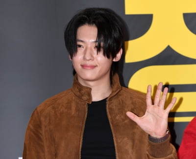 덱스, 극장 밝히는 외모[TEN포토]