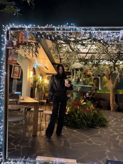 '47세 맞나요' 김사랑, 끝없는 기럭지에 놀라움만…'젊음의 묘약'이라도 먹나