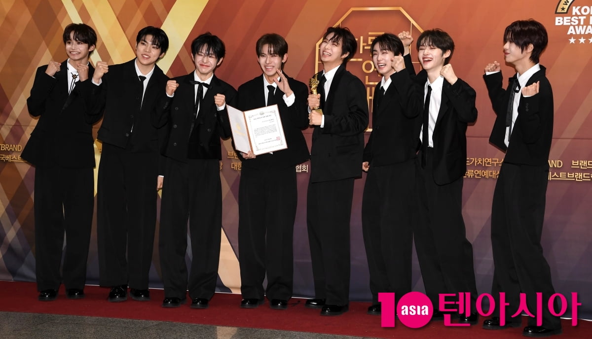 유어즈, 한류연예대상 아이돌그룹부문 라이징스타상 수상[TEN포토]