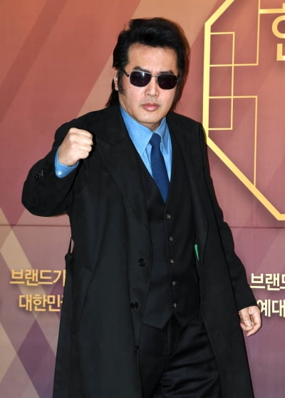 김보성, 사회공헌나눔 부문 수상...힘찬 의리~[TEN포토]