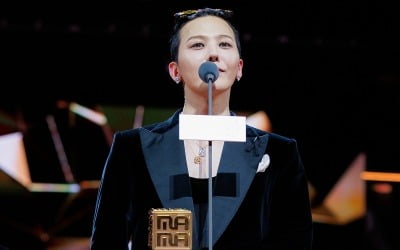 홍콩 참사 애도 속 K팝의 온기…GD·스트레이 키즈 대상 수상 [2025 MAMA 종합]