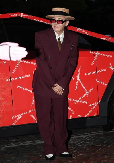 [공식] 지드래곤 소속사, 결국 큰 결심 내렸다…홍콩 화재 참사에 억 단위 기부 "일상 복귀 이뤄지길"