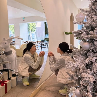 Park Joo-hyun Embraces the Holiday Spirit Amidst Romance Rumors with WINNER's Song Min-ho