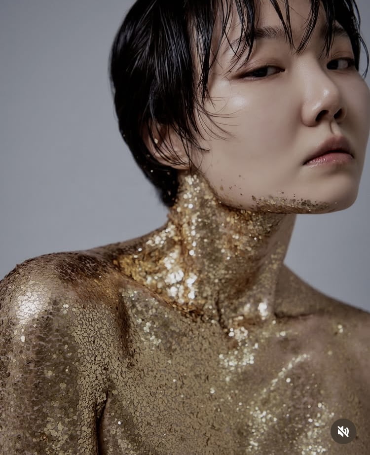 ‘이경실 딸’ 손수아, 누드 사진 공개…상반신 노출에 깜짝