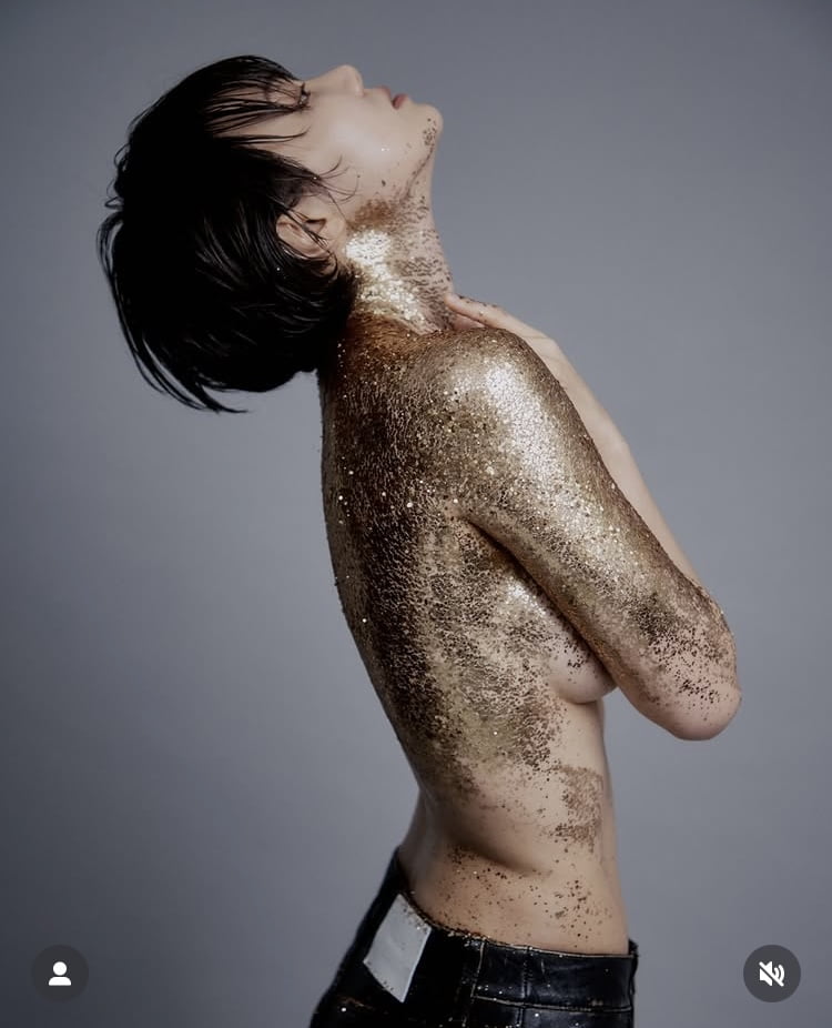 ‘이경실 딸’ 손수아, 누드 사진 공개…상반신 노출에 깜짝