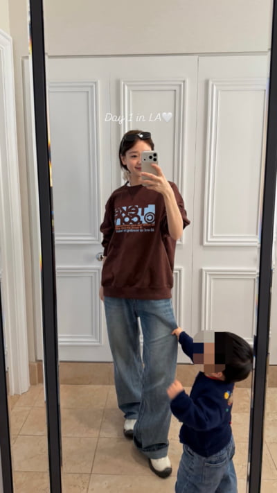 ‘72억원대 저택 거주’ 손연재, 子가 바짓가랑이 붙잡는데…엄마는 거울 셀카