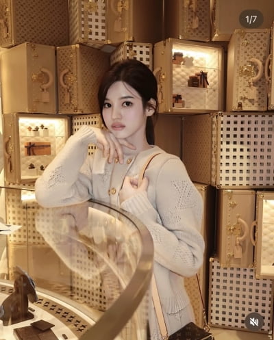 ‘유병재♥‘ 안유정, 명품 L사 가방 다 살 기세…고급美로 찍어누르기