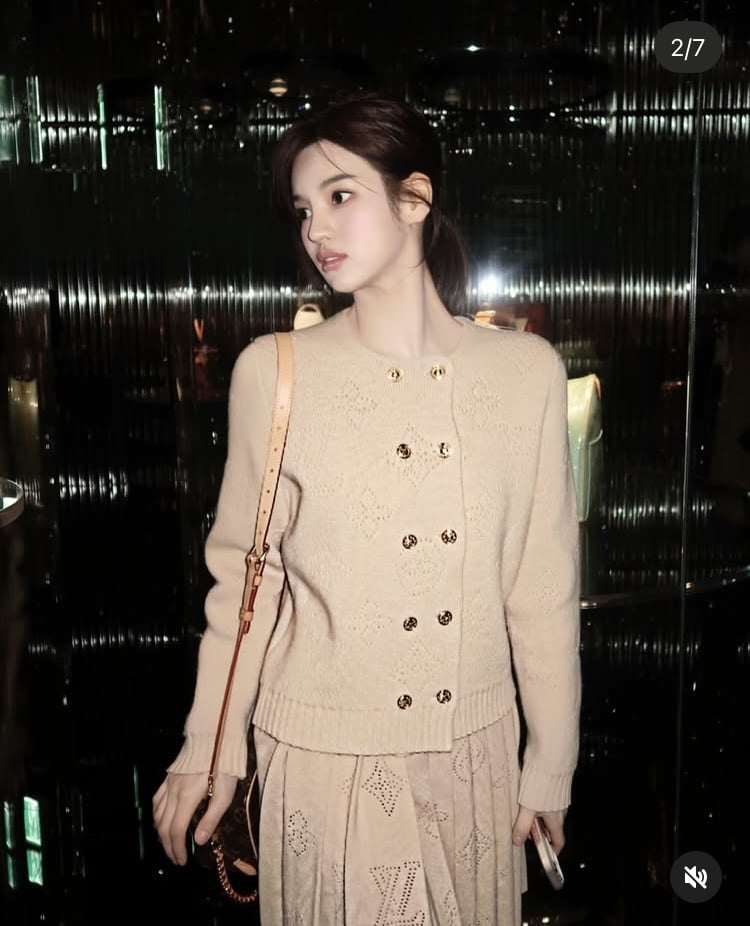 ‘유병재♥‘ 안유정, 명품 L사 가방 다 살 기세…고급美로 찍어누르기