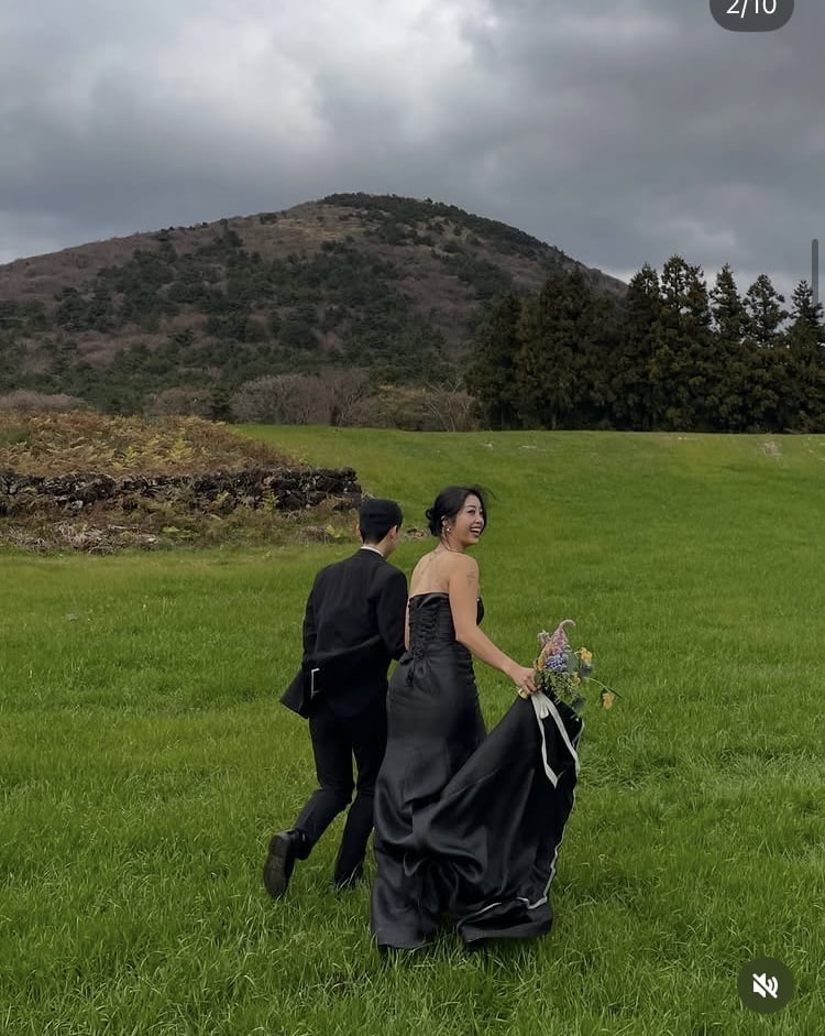 곽선희, ♥동성 연인과 닿을랑 말랑…웨딩 화보에 담긴 제주