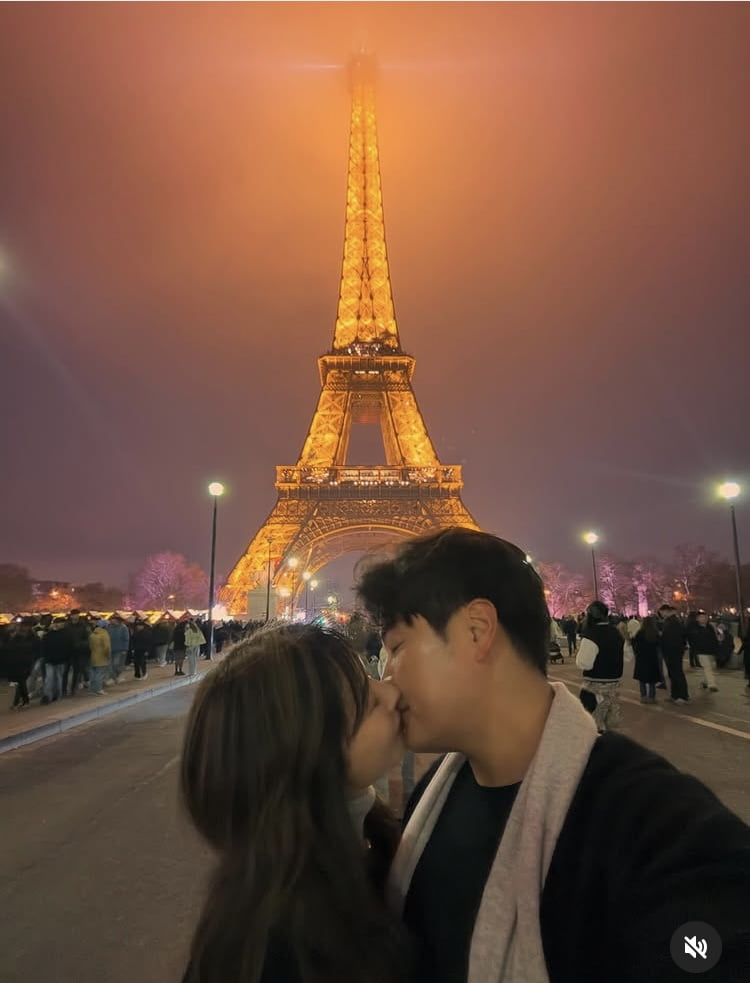 '누적 연봉 1900억' 추신수, 키스만 몇 번을…결혼 22년 차에 깨 볶네