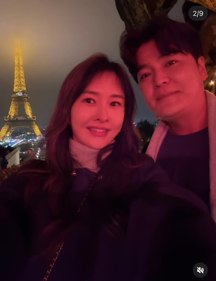 '누적 연봉 1900억' 추신수, 키스만 몇 번을…결혼 22년 차에 깨 볶네