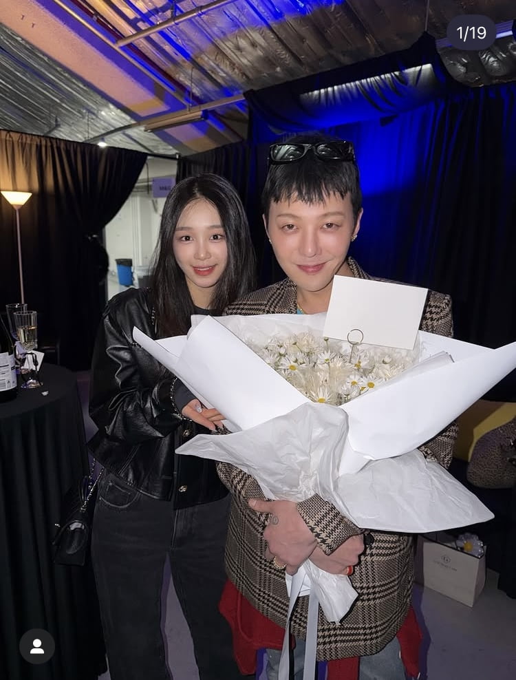 천하의 재벌 4세도 GD 앞에선 수줍…이주영, 팬심 드러내며 발그레