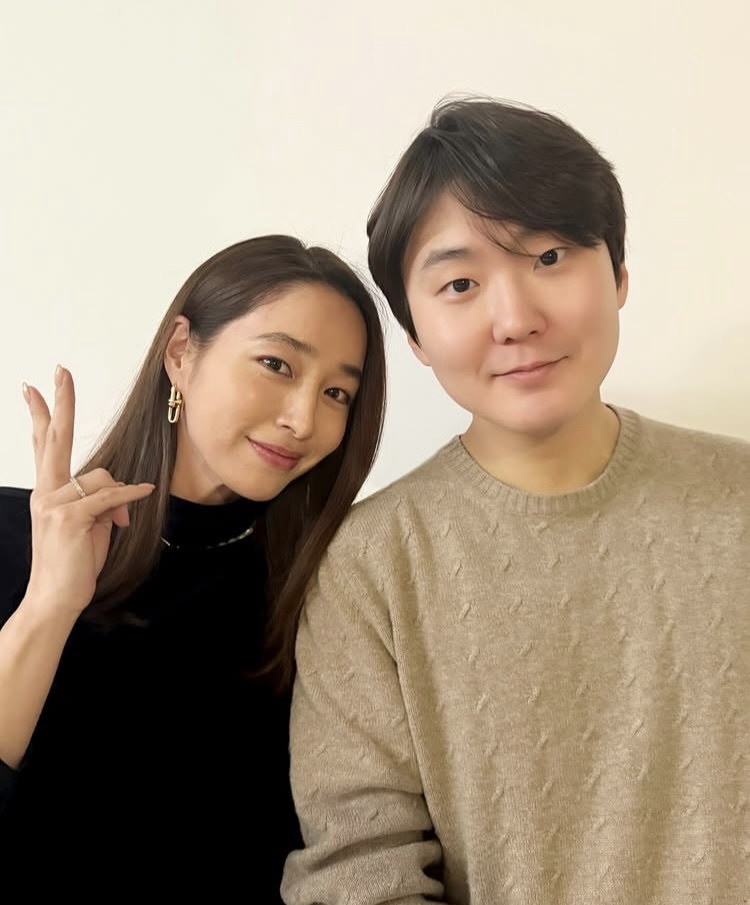 이민정, 팬심이 폭발해…이병헌 NO, 광대 터질듯한 웃음