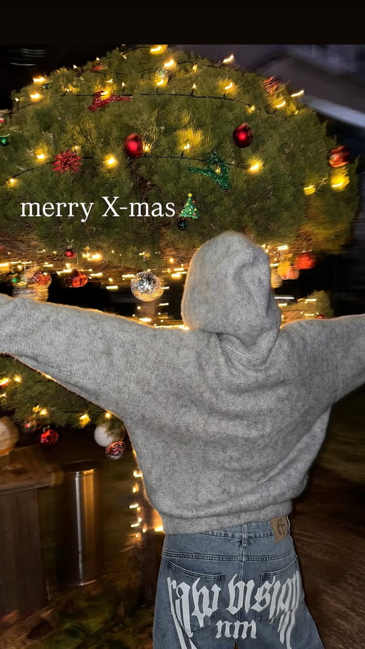 이채민♥류다인, 크리스마스 데이트했나…트리 앞에서 인증샷