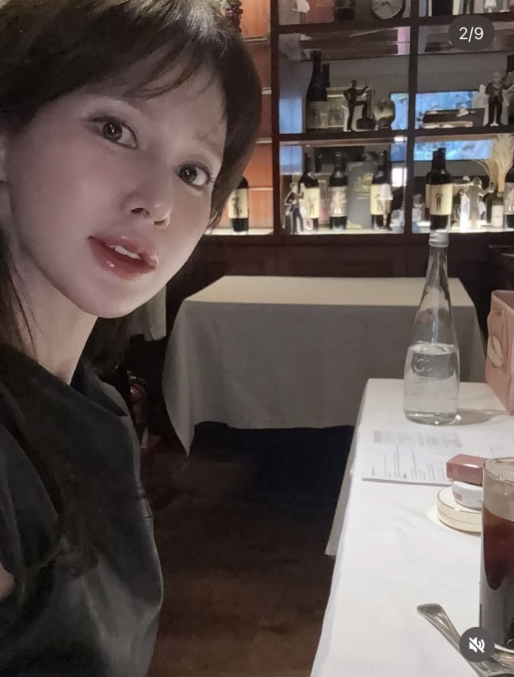 안정환♥이혜원, 스테이크 썰러…X-MAS는 고급 레스토랑서 보내기