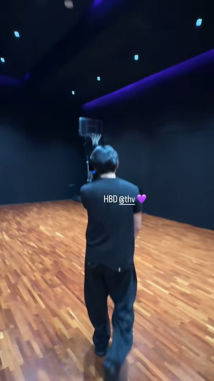 '윈터와 열애설' 정국, BTS 뷔 쫓아다니며 생일 축하