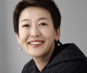 [속보] '뇌종양 투병' 윤석화, 별세 아닌 위독 상태…배우협회 "가족 보살핌 속 호흡 유지 중"