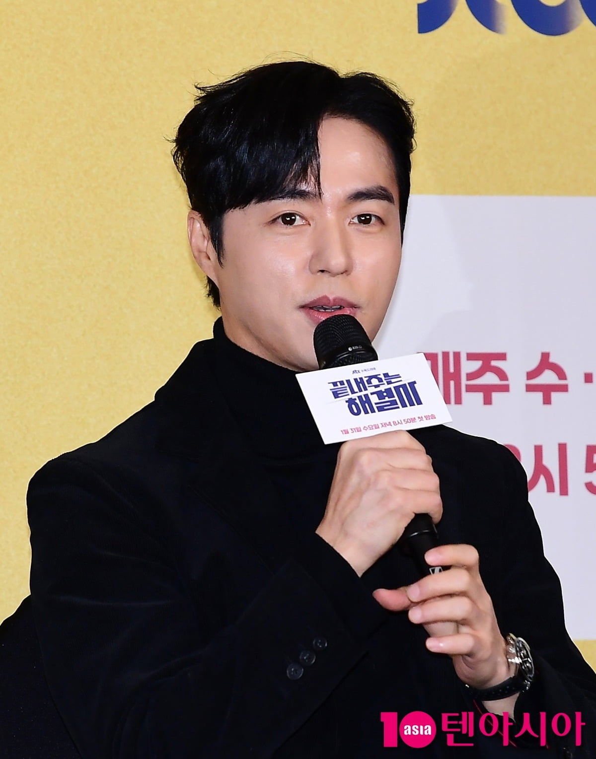 [종합] '45세 미혼' 오민석, 마침내 ♥핑크빛 소식 알렸다…동료들 축하 쏟아져 "잘 돼가고 있어" ('옥문아')