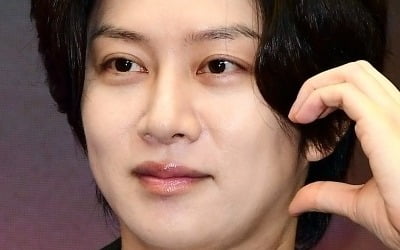 '42세 미혼' 김희철, 유명 프로듀서와 일본서 포착…"호캉스 즐겨" ('힛트쏭')