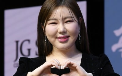 '트롯여제' 송가인, 7년 만에 벅찬 소식 알렸다…'미스트롯4' 초대 진의 금의 환향