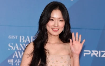 김혜윤, 변우석과 ♥핑크빛 그리더니…1년 8개월 만에 연하 남배우와 로맨스 호흡 ('오늘부터')