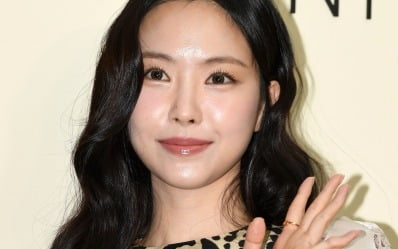 [공식] 손나은, 결별 11개월 만에 기쁜 소식 전했다…17살 연상 소지섭과 '김부장'에서 호흡