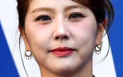 [종합] '주영훈♥' 이윤미, 16억 소송 당했다…"매니저가 배신, 몰카 찍어 보내" ('4인용식탁')