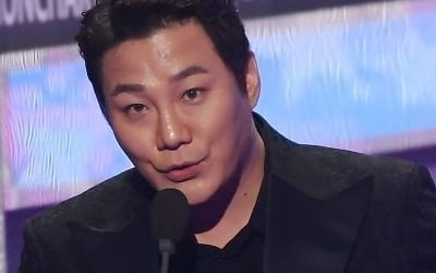 '45세' 윤민수, 이혼 1년 만에 기쁜 소식 전했다…"다 주면 안되냐" 母와 듀엣 ('불후')