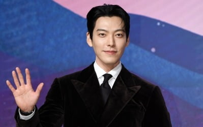 '12월 결혼' 김우빈, ♥신민아가 이래서 반했나…해외에서도 빛난 안정형 면모 ('콩콩팡팡')
